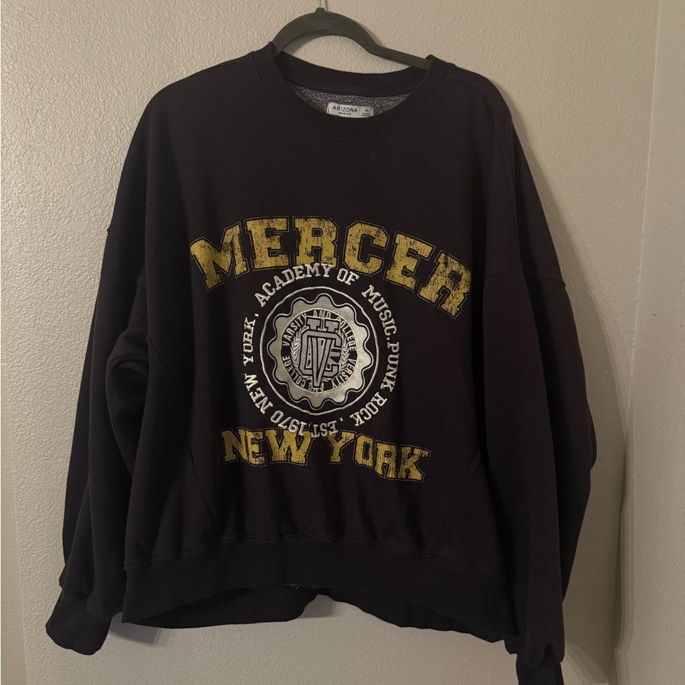 Arizona Jean Company Black and Gold Graphic Sweater